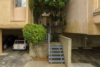 932 Maltman Ave. in Los Angeles, CA - Foto de edificio - Building Photo