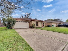 10314 Staghill Dr in Houston, TX - Building Photo