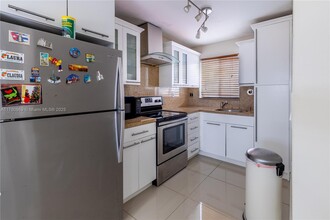 8055 NW 8th St in Miami, FL - Building Photo - Building Photo