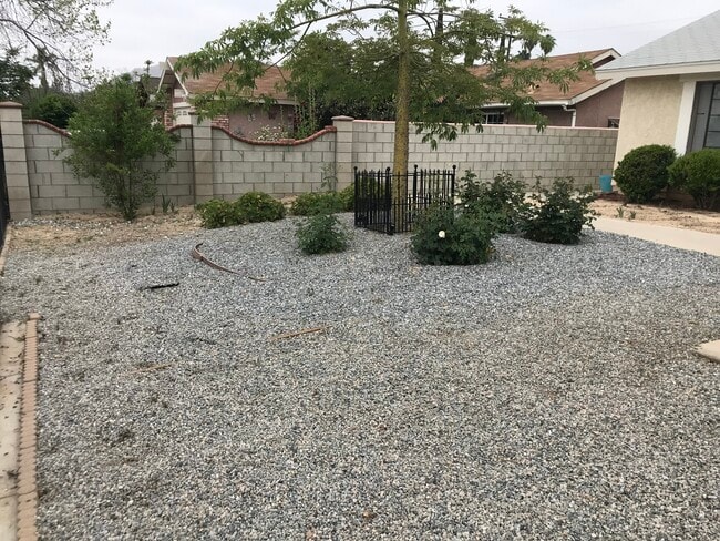 24312 Dunlavy Ct in Moreno Valley, CA - Foto de edificio - Building Photo