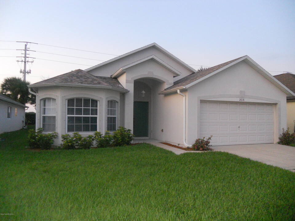 2616 Kendrick Ct in West Melbourne, FL - Building Photo