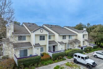 1702 Bevin Brook Dr in San Jose, CA - Foto de edificio - Building Photo