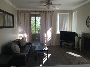 7009 E Acoma Dr in Scottsdale, AZ - Foto de edificio - Building Photo