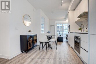 180 Front St E in Toronto, ON - Building Photo - Building Photo