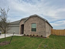 224 Pine St in Azle, TX - Building Photo