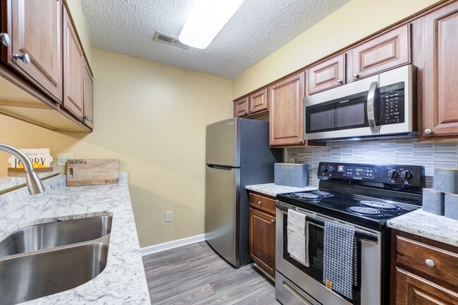 Chason Ridge Apartment Homes in Fayetteville, NC - Foto de edificio - Building Photo