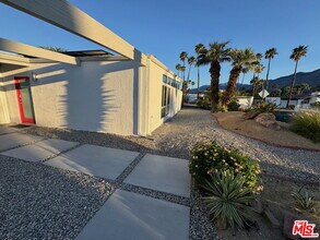 2106 N Roberto Dr in Palm Springs, CA - Building Photo - Building Photo
