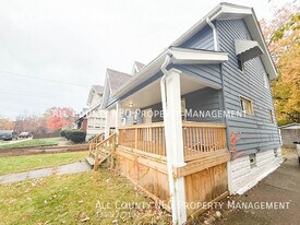 575 Fernwood Dr in Akron, OH - Building Photo