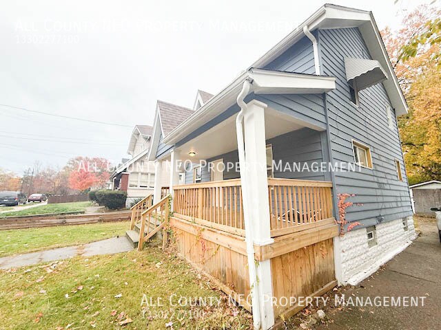 575 Fernwood Dr in Akron, OH - Building Photo