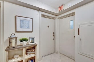 2800 N Ocean Dr in Riviera Beach, FL - Foto de edificio - Building Photo