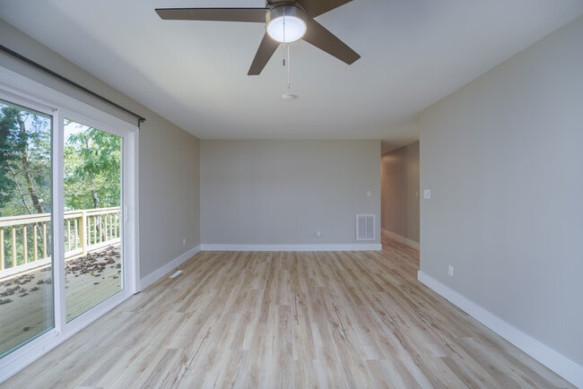 68 Palmer St in Brevard, NC - Building Photo - Building Photo