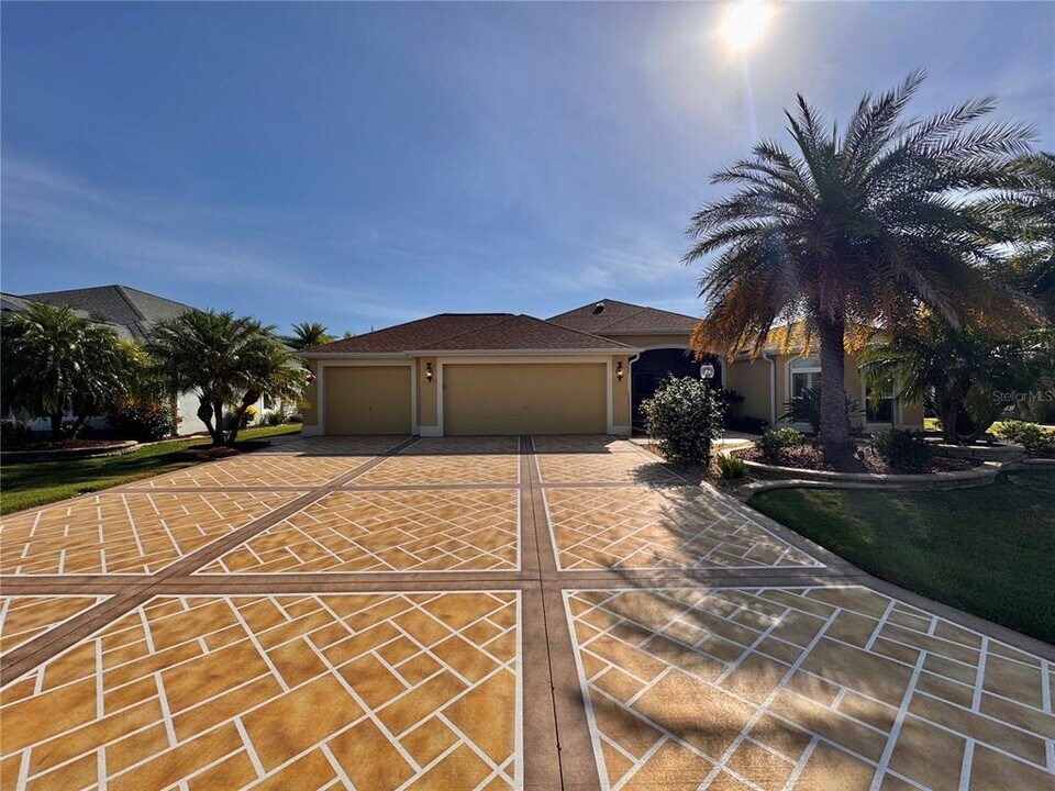 4167 Victory Dr in the Villages, FL - Building Photo