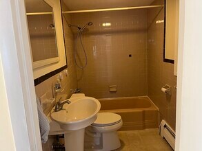 31 Bridge St in Salem, NH - Building Photo - Building Photo