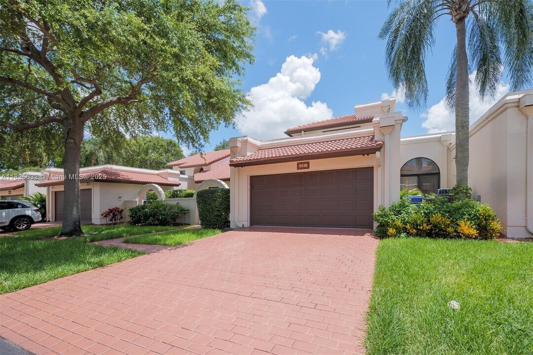 9318 NW 50th Doral Cir S in Doral, FL - Building Photo