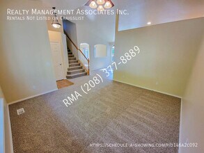 569 E Heritage Park St in Meridian, ID - Building Photo - Building Photo