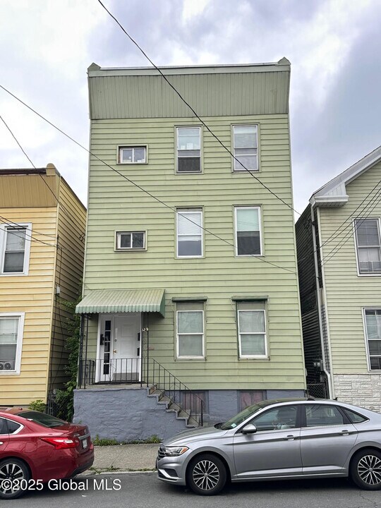 129 Main St in Cohoes, NY - Building Photo