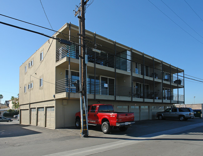 1510 W Balboa Blvd in Newport Beach, CA - Building Photo - Building Photo