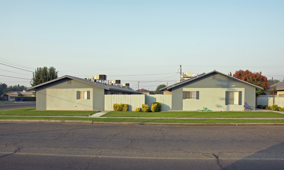 428 S 5th St in Fowler, CA - Foto de edificio