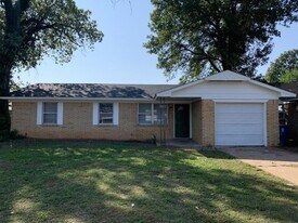 9432 NE 14th St in Midwest City, OK - Building Photo