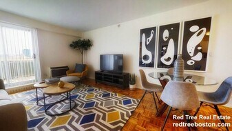 175 Freeman St, Unit 605 in Brookline, MA - Building Photo