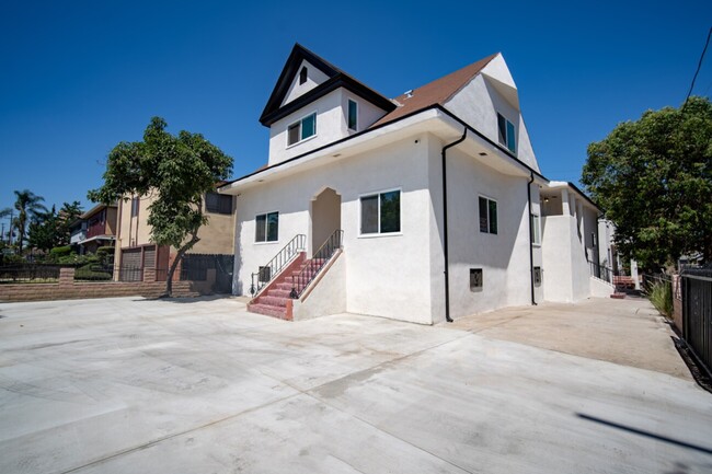 Windsor Place in Los Angeles, CA - Foto de edificio - Building Photo