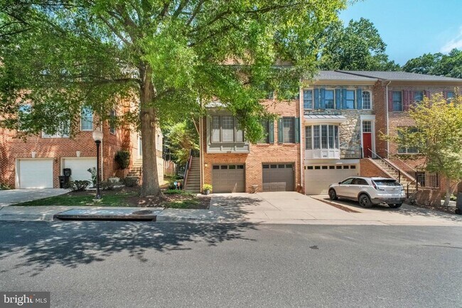 1023 Grand Oak Way in Rockville, MD - Building Photo - Building Photo