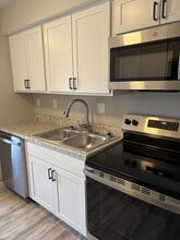 The Oaks Apartments in Dunbar, WV - Foto de edificio - Building Photo