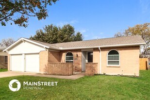 5621 Macdougall Dr in Haltom City, TX - Building Photo