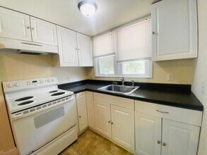 2405 W Knox St in Durham, NC - Foto de edificio - Building Photo