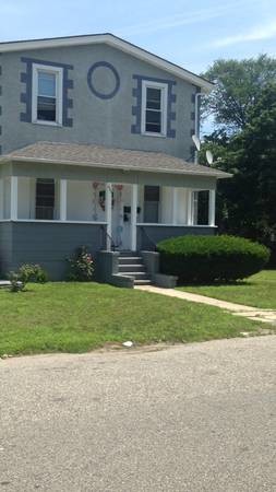 442 S 13th St in Lindenhurst, NY - Building Photo