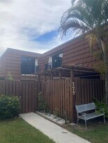 775 SW 120th Way in Davie, FL - Building Photo