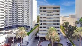 1621 Collins Ave in Miami Beach, FL - Building Photo