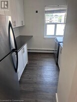 2 Grant Blvd in Hamilton, ON - Building Photo