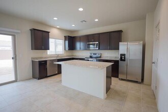 944 W Calle El Acuario in Sahuarita, AZ - Building Photo - Building Photo