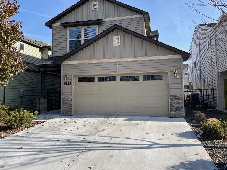 1944 Chandra Ave in Meridian, ID - Building Photo