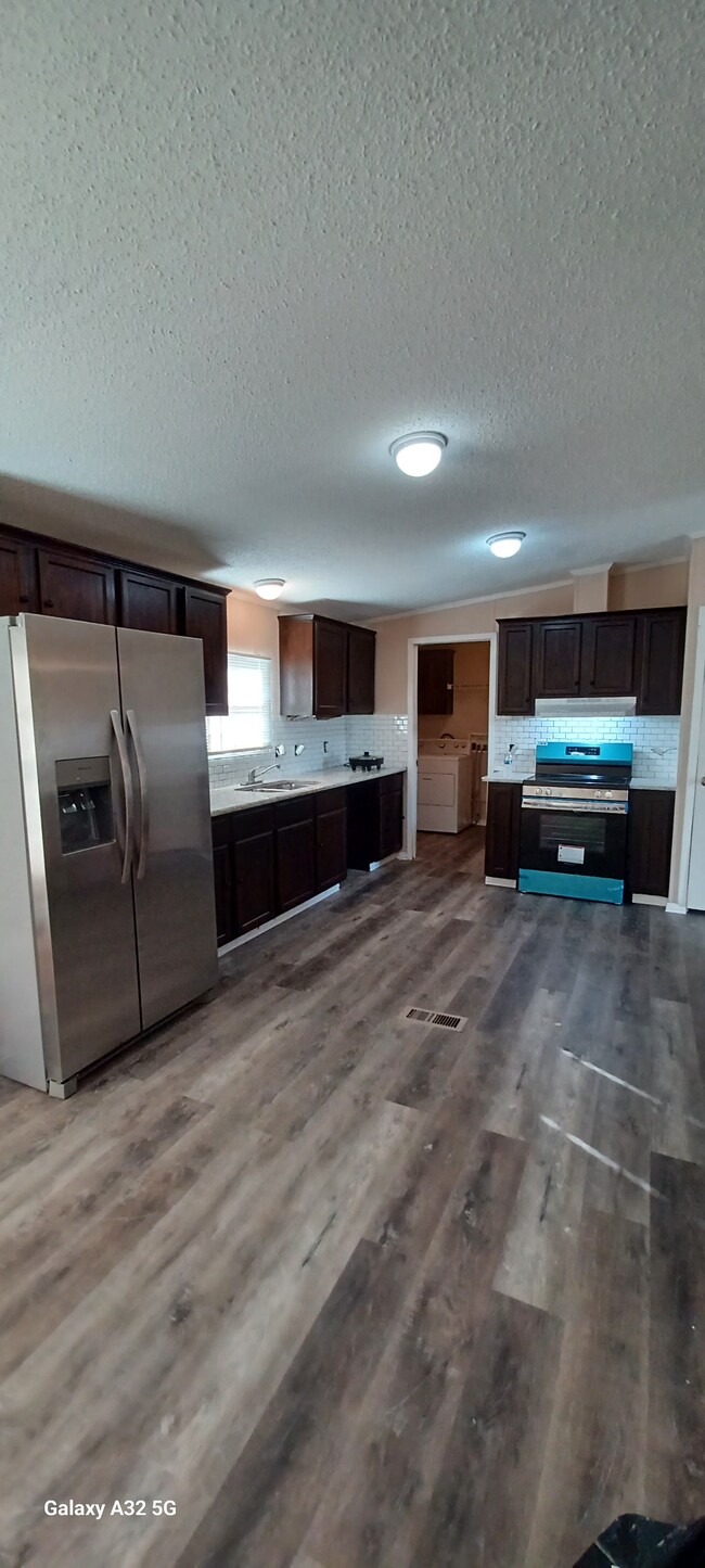 6988 S Fm 148 in Kaufman, TX - Foto de edificio - Building Photo
