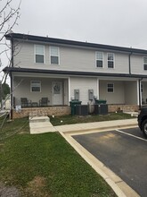 322 S Main St in Granite Quarry, NC - Foto de edificio - Building Photo