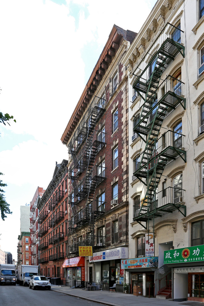 119-121 Elizabeth St in New York, NY - Foto de edificio - Building Photo