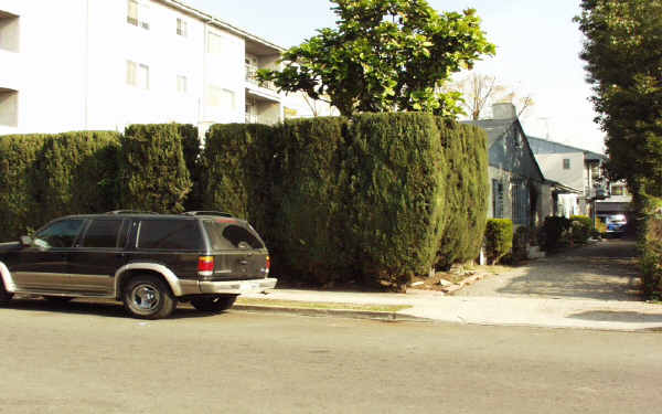 1310-1314 1/2 N Sycamore Ave in Los Angeles, CA - Building Photo - Building Photo