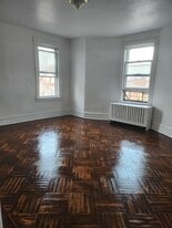 2519 Curtis St, Unit 2 in East Elmhurst, NY - Building Photo