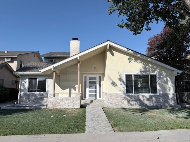 3671 Howard Ave, Unit 1