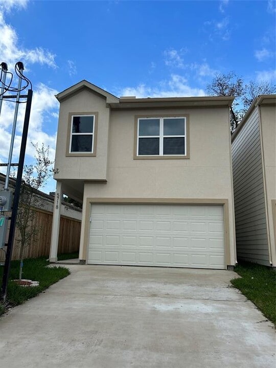 5718 Harbrook Dr in Houston, TX - Building Photo