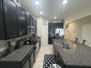 7085 Woodchase Glen Dr in Riverview, FL - Building Photo - Building Photo