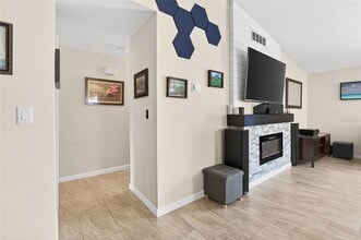 210 Lake Charles Ct in Oldsmar, FL - Building Photo - Building Photo