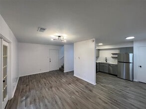 2306 Barton Village Cir in Austin, TX - Building Photo - Building Photo