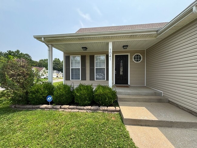 1041 Freedom Dr in Clarksville, TN - Building Photo - Building Photo
