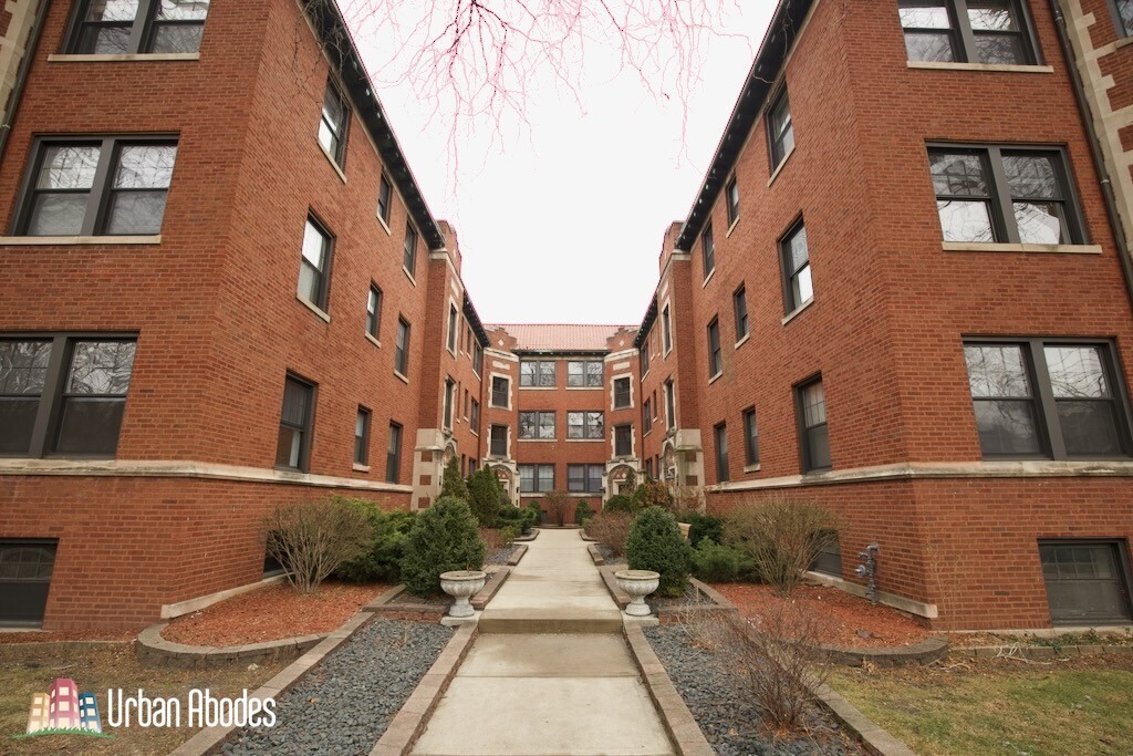 1312 Oak, Unit M06B in Evanston, IL - Building Photo