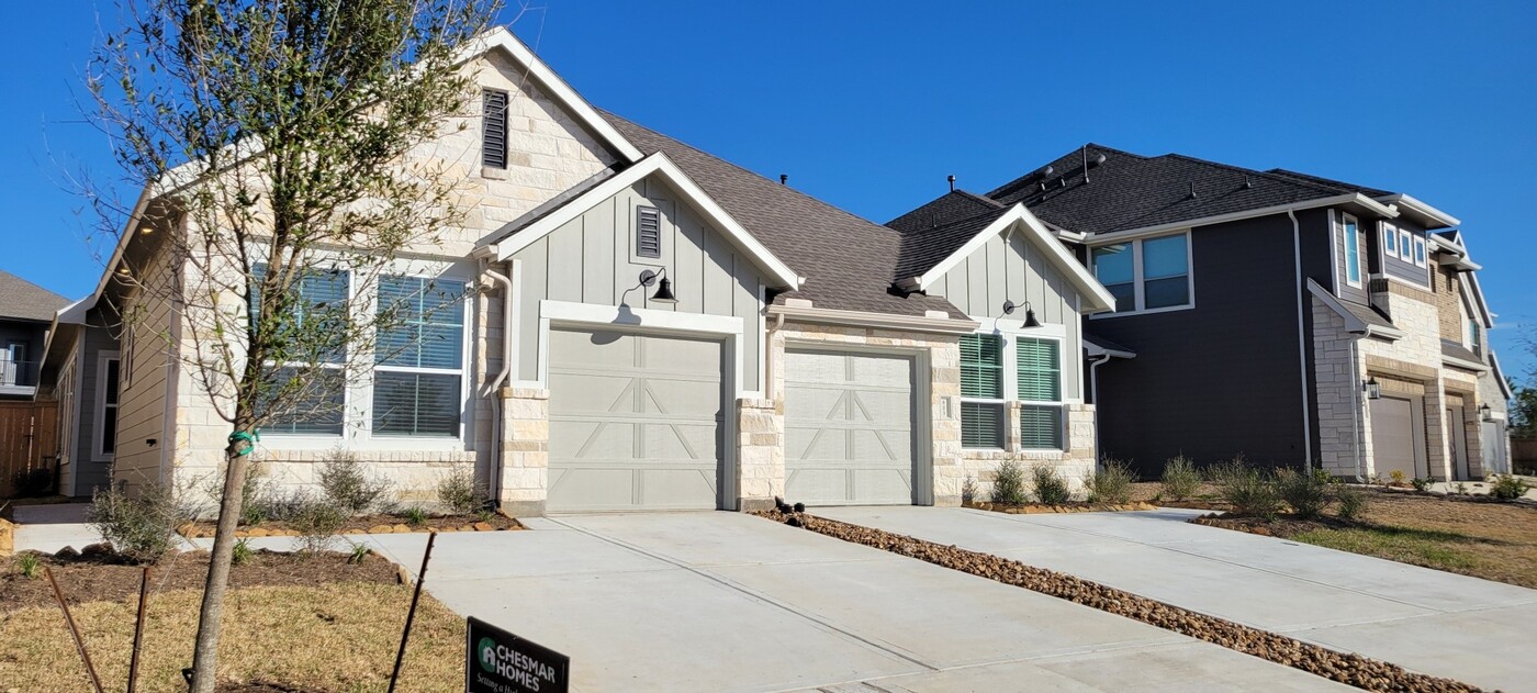 619 Silver Pear Ct in Montgomery, TX - Building Photo