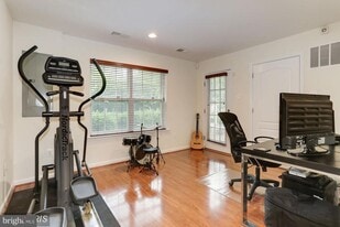 13318 Latrobe Ln in Clarksburg, MD - Building Photo