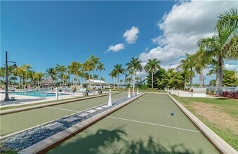 14837 Windward Ln in Naples, FL - Foto de edificio - Building Photo